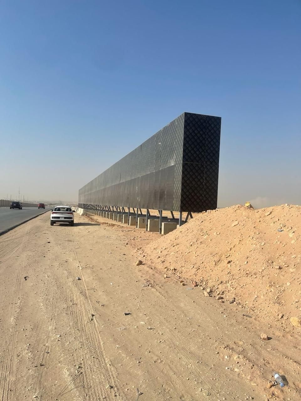 هيكل ساتر مرتفع لموقع مشروع